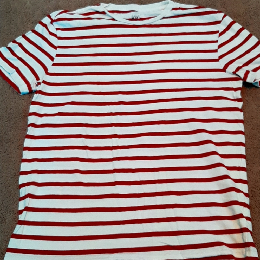 Red and white striped H&M t-shirt. Size Small
